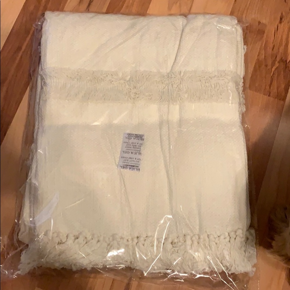 Uncommon James popsugar throw new in plastic